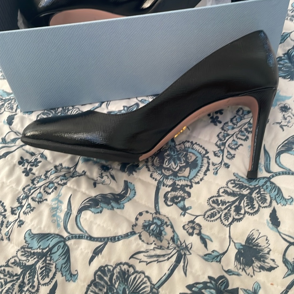 Prada Black Leather Almond-Toe High Heels - Picture 5 of 7